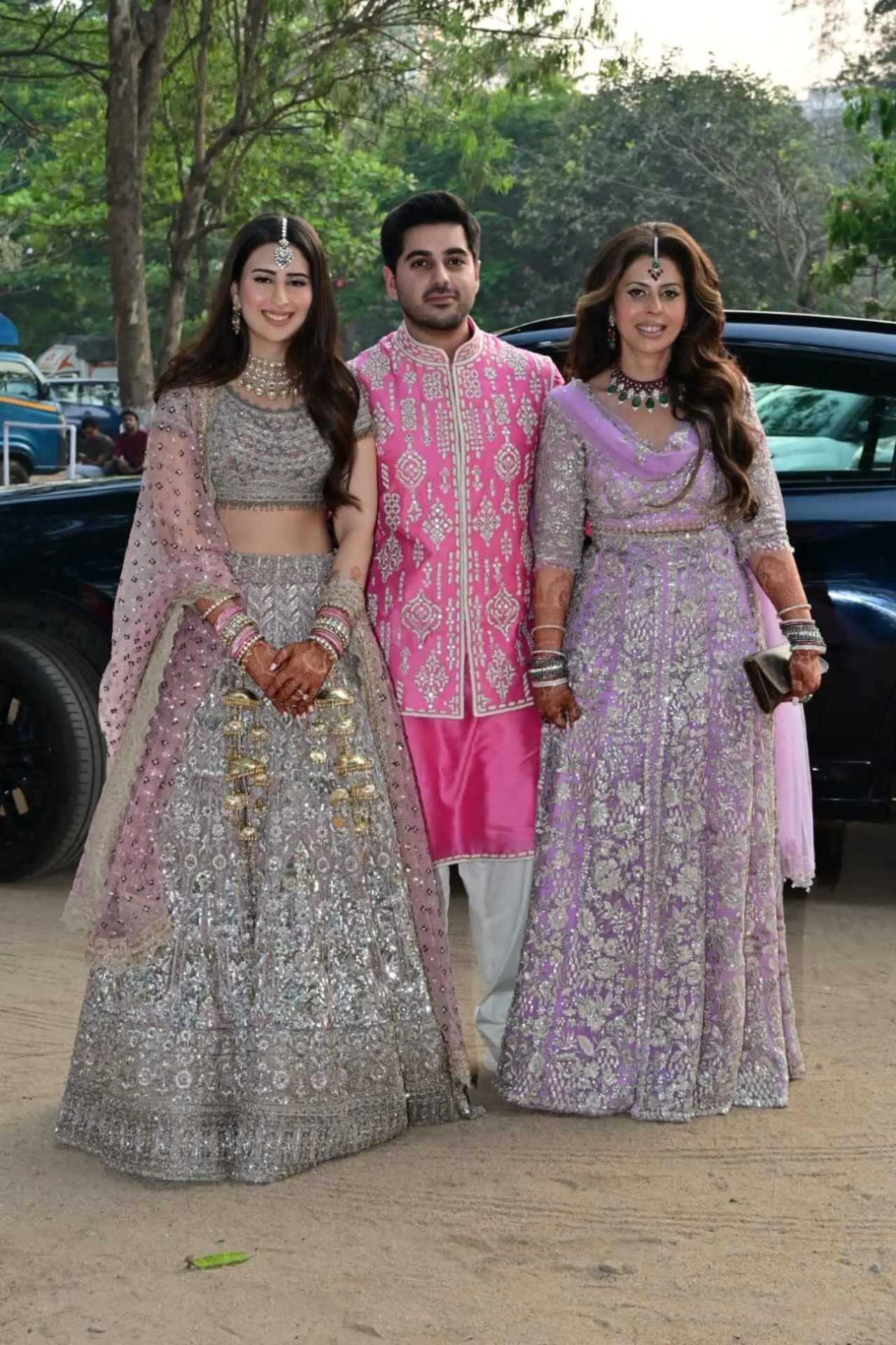 Talking about Saaniya and Arjun, they have been friends since childhood as they belong to sane elite circle of Mumbai. Saaniya's grandfather, Ravi Ghai (Chairman of Graviss Group), and Sachin Tendulkar have shared a mutual respect for years.